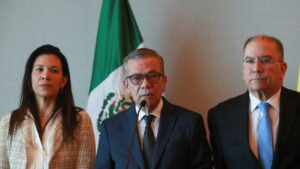 Gobierno y oposición venezolana firman acuerdo social
