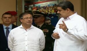 Gustavo Petro llega a Caracas y se reúne con Nicolás Maduro