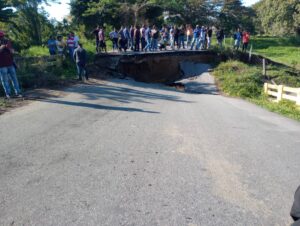 Incomunicado acceso de Catatumbo a Colón tras socavarse la vía