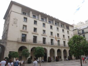 La Audiencia de Alicante acuerda revisar sentencias por la Ley del 'solo sí es sí' y aplicar penas más favorables al reo