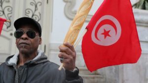 La inflación y desabastecimiento lastra el bolsillo y la paciencia de los tunecinos