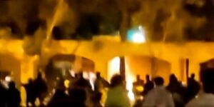 «La quema de la casa de Jomeini muestra cómo se intensifican las protestas en Irán»