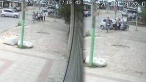 Le negaron alcohol y los atropelló