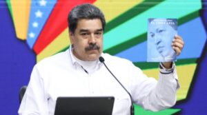 Maduro pide a la izquierda que lo critica debatir la "verdad" de Venezuela