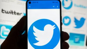 Más trabajadores abandonan Twitter tras ultimátum de Musk