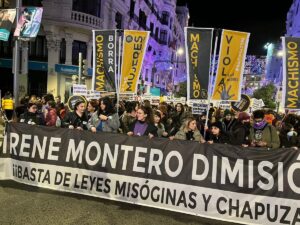 Miles de personas marchan en Madrid el 25N al grito de 'Irene Montero dimisión' en presencia de ministras del PSOE