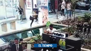 Mujer cae en pileta de agua de centro comercial por mirar su celular: video - Gente - Cultura