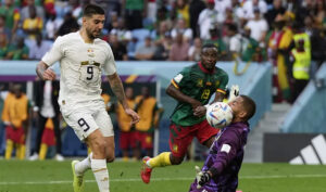 Mundial 2022 Qatar: El Mundial tambin tiene sus locuras: dos relmpagos, una despedida sorpresa y un peligroso final para Camern y Serbia