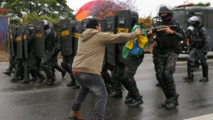 Nuevos disturbios en Brasil: la Policía intenta liberar más de 150 carreteras bloqueadas por bolsonaristas