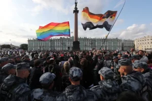 Parlamento ruso aprobó la ley que prohíbe la difusión de contenidos LGBT+