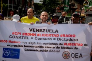 Periodistas y ONG protestaron en Caracas contra cierre sistemático de emisoras de radio