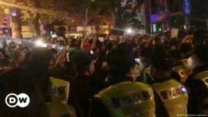 Protestas por restricciones COVID se extienden en China | El Mundo | DW