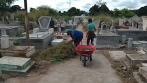 Realizan jornada integral de limpieza en cementerios del municipio Piar | Diario El Luchador