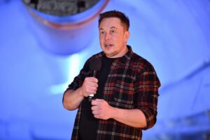 Reportan mil 200 renuncias en Twitter mientras Elon Musk convoca a ingenieros a la sede