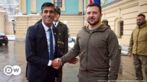 Rishi Sunak llega a Kiev para reafirmar apoyo a Ucrania | El Mundo | DW