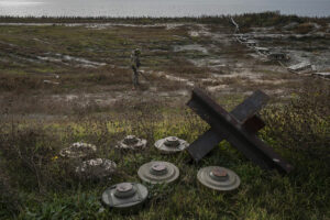 Rusia utiliza múltiples tipos de minas terrestres en Ucrania