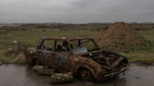 Ucrania denuncia que los rusos dejaron en su retirada explosivos en juguetes