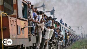 Un cadáver viaja 900 km en el baño de un tren en India sin ser detectado | El Mundo | DW