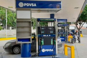 Una Venezuela sin gasolina instala una "CriptoEstación" para cobrar el combustible en bitcoins