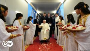 Unas 30.000 personas asisten a la misa del papa en Baréin | El Mundo | DW