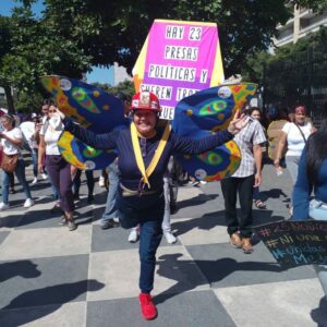 Videos + fotos | Con alas de mariposas marcharon unidas las venezolanas este #25Nov «por vida y libertad»
