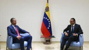 el gobierno de Maduro anuncia acuerdos con Chevron para reanudar operaciones