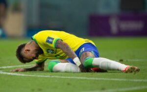 ¡VA EN SERIO! Neymar enciende las alarmas por su lesión en Qatar y médicos piden paciencia