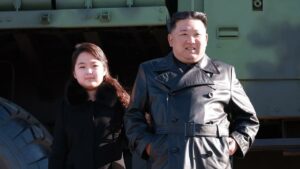 ¿Hay relevo sucesorio en Corea del Norte? Kim Jong-un presenta a "su querida hija"