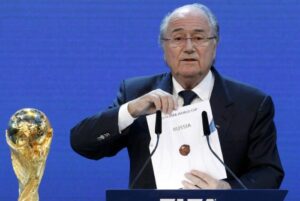 ▷ Blatter: Fue un 'error' darle a Qatar la sede del Mundial #8Nov