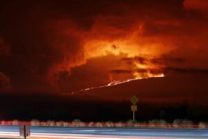 ▷ Lava fluye de volcán de Hawai mientras advierten de peligros #29Nov
