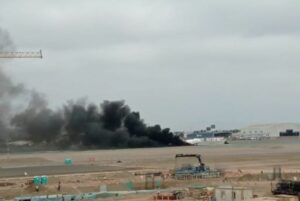▷ #VIDEO Un avión de Latam choca con camión de bomberos y deja dos muertos en aeropuerto de Lima #18Nov