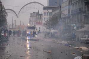▷ #VIDEOS ¡Esto no es fútbol! Disturbios en Bruselas tras derrota de Bélgica en Mundial #27Nov