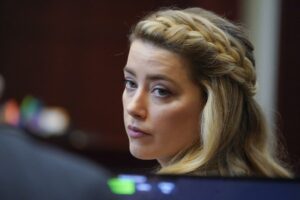 Amber Heard llega a un acuerdo en juicio por difamación contra Johnny Depp