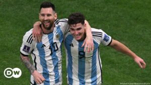 Argentina derrota 3-0 a Croacia y jugará la final de Qatar 2022 | Deportes | DW