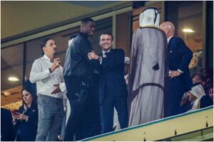 Así fue la alegre celebración de Emmanuel Macron por los goles de Mbappé en la final del Mundial de Qatar