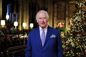 Carlos III rinde tributo a la fe de Isabel II y a quienes ayudan a los dems