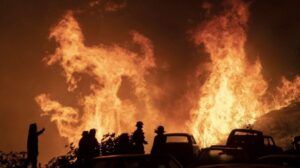 Chile decreta el estado de emergencia por el fuego, que dejó cientos de casas afectadas