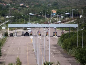 Conductores de la frontera desconocen las normas para el paso hacia Colombia por puentes internacionales