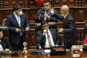 Congreso de Perú destituye al presidente Pedro Castillo