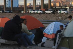 Denver declara "estado de emergencia" tras llegada masiva de migrantes