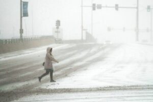 EEUU: Por nevadas cancelan miles de vuelos; advierten de "ciclón bomba"