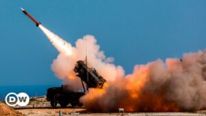 EE.UU. evalúa enviar sistema de misiles Patriot a Ucrania | El Mundo | DW