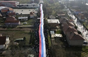 El Estado mayor serbio pide desplegar tropas en la frontera con Kosovo