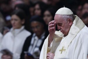 El Papa lamenta en la Misa del Gallo que los niños sean "devorados por las guerras, la pobreza y la injusticia"