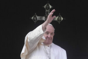 El Papa pide que termine la "insensata" guerra en Ucrania en su mensaje de Navidad
