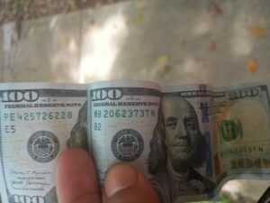 El bolívar se devalúa un 39 % frente al dólar en el último mes