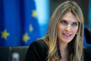El juez imputa a Eva Kaili, ex vicepresidenta de la Eurocmara, su pareja y dos personas ms por corrupcin