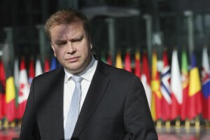 El ministro de Defensa finlands se coge dos meses de baja por paternidad en pleno proceso de adhesin a la OTAN