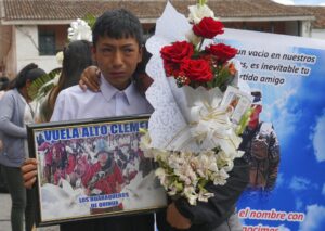 El oscuro pasado de Perú emerge en funeral de manifestante