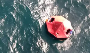 Encuentran a un superviviente del naufragio de Tailandia despus de dos das flotando en el mar